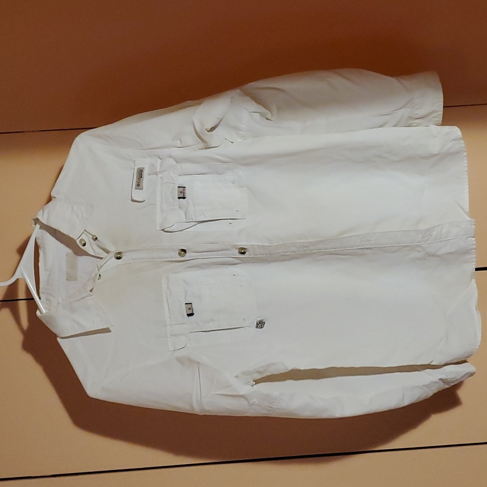 Columbia Women's cream colored PFG fishing shirt size medium